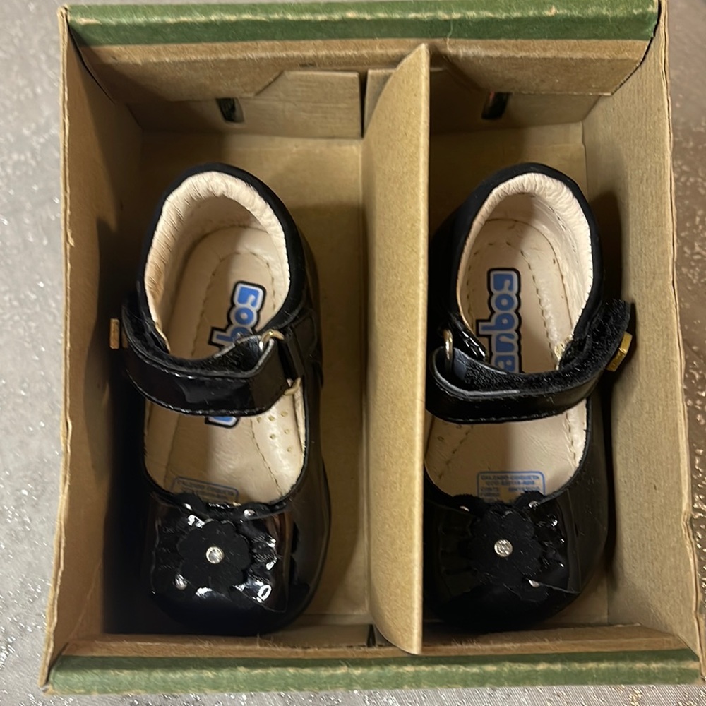 COQUETA Girl's Shoes Made Of Black Patent Leather Size 11.